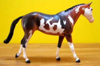 Breyer MIGHT TANGO classic model BAY PINTO SPORT HORSE PAINT #677 