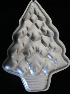 WILTON CHRISTMAS TREE CAKE PAN GREAT FOR CAKES & BROWNIES FOR THE