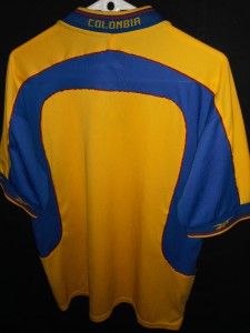 bidding on a good vintage condition Colombia Colombian football soccer
