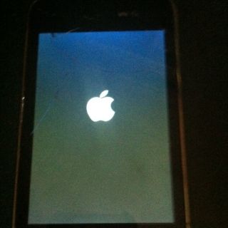 Apple iPod Touch 2nd Generation 8 GB Cracked Screen
