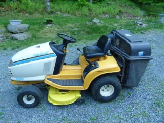 Cub Cadet 2140 Riding Mower w 38 inch Deck and bagger   308 hrs Works