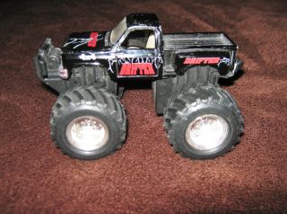 Maisto Chevy 4x4 Truck with Huge Mud Tires Drifter