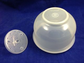 Tupperware Lettuce Keeper Container with Blue Domed Lid & Clear Spike