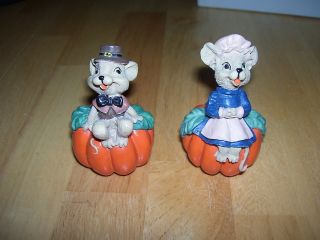 Thanksgiving PILGRIM MOUSE SET OF 2 MICE Figurines on Pumpkins