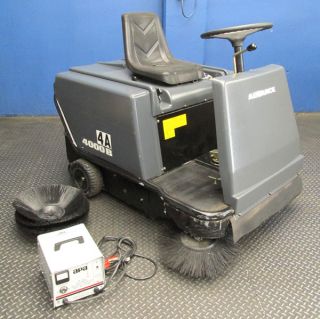 Nice Advance 24V Electric Ride on Floor Sweeper Scrubber 4000B