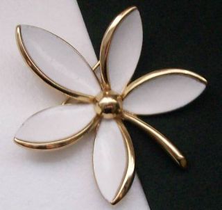 Vintage Trifari White Enamel Flower Brooch Pin Goldtone