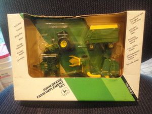 Ertl 1 64 Farm Toys John Deere Implement Set Mint in Package 5626