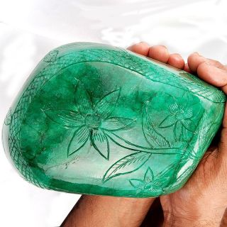  cts Certified Largest Museum Size Finest Green Natural Emerald