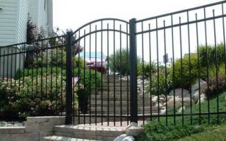 ALUMINUM FENCE OR STEEL HOME PARKS POOLS SECURITY RESIDENTAL