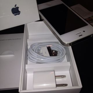  Apple iPhone 4 16GB White at T Smartphone