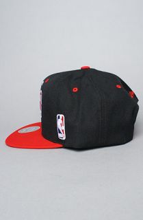 Mitchell & Ness The Chicago Bulls Arch Snapback Cap in Black Red