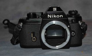 Nikon Em SLR 35mm Film Camera Body Only w C11 Case 8902