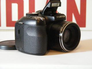 Fujifilm FinePix S1800 12 2 MP Digital SLR Camera W 4gig Memory Card