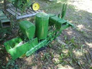   Deere Model 71 corn planter compact tractor garden 1 row fertilizer