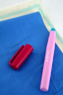 Sewline Fabric Glue Pen and 4 Packs of Glue Refills