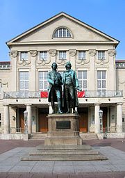 Goethe and Schiller in front of the Deutsches Nationaltheater .