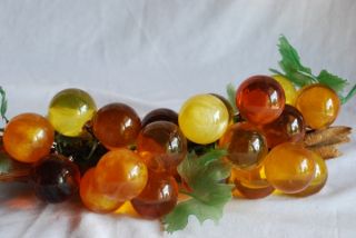  YELLOW & AMBER LUCITE ACRYLIC GRAPES CLUSTER BALLS BUNCH ON DRIFTWOOD