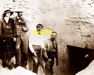 Howard Carter Lord Carnarvon at Entrance to Tutankhamuns Tomb 193