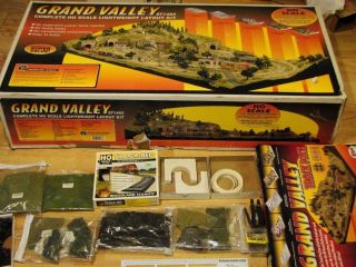 Woodland Scenics Grand Valley Layout Kit Track Pack Atlas Train