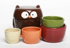 These hand painted, earthenware owl measuring cups are just too darn