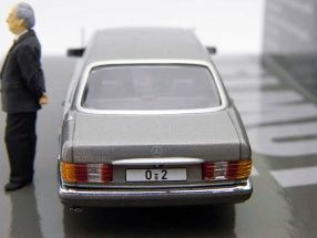 Benz 500 SEL(W126) federal chancellor Helmut Kohl 1989 143 Minichamps