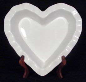 Housewares International Caliente Heart Baking Dish Fun
