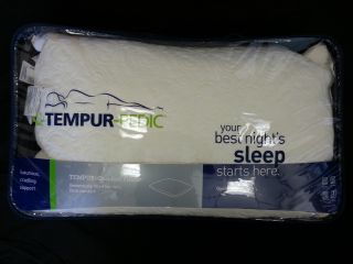 Set of 2 Tempur Pedic Cloud Pillows Queen Size New in Packages