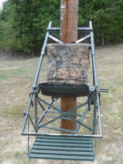 Tree Lounge Tree Stand with Bow Hunting Platform