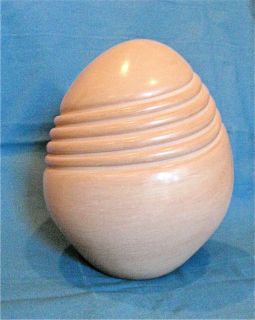 Damian Dominique Toya Jemez Pueblo Large Melon Swirl Egg Pottery Award