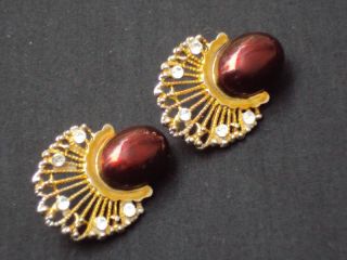 Vintage Gold Red Cabochon Rhinestone Clip on Earrings C614