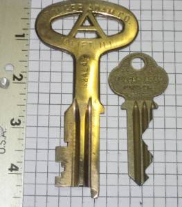 2 Antique Vintage Old Joliet Brass Prison Jail Cell Keys Paracentric Mogul  