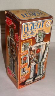 1976 Robot 2500 Battery Op Robot Hong Kong Mint in The Box