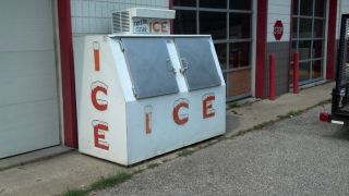 Leer Outdoor Ice Merchandiser Freezer Display Case 2 Door Slant