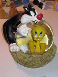 Tweety and Sylvester Sitting in Nest Large RARE WB Store Snowglobe