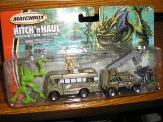 2005 Matchbox Hitch n Haul Monster Movie Play set Actors bus / RV and