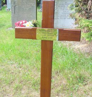 Memorial Wooden Cross Grave Marker 32 Brass Plaque