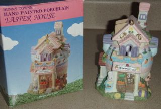  PAINTED PORCELAIN/FRESH PRODUCE EASTER EGG HOUSE DISPLAY/BUNNY TOWNE