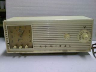 Admiral Clock Radio off white #5w34N plastic vintage