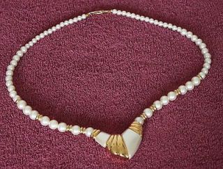 VINTAGE SIGNED NAPIER PEARL GOLD TONE CHEVRON STYLE NECKLACE 24