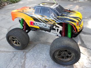 SAVAGE 4WD 1 10 SCALE COMPLETE ROLLER WITH RADIO AND EXTRA WHEELS